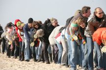 Plażą przeszła parada słoni