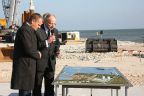 Premier Tusk na warszowskiej plaży